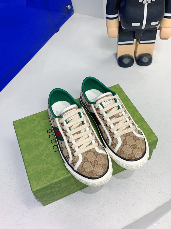 グッチ靴正面デザイン